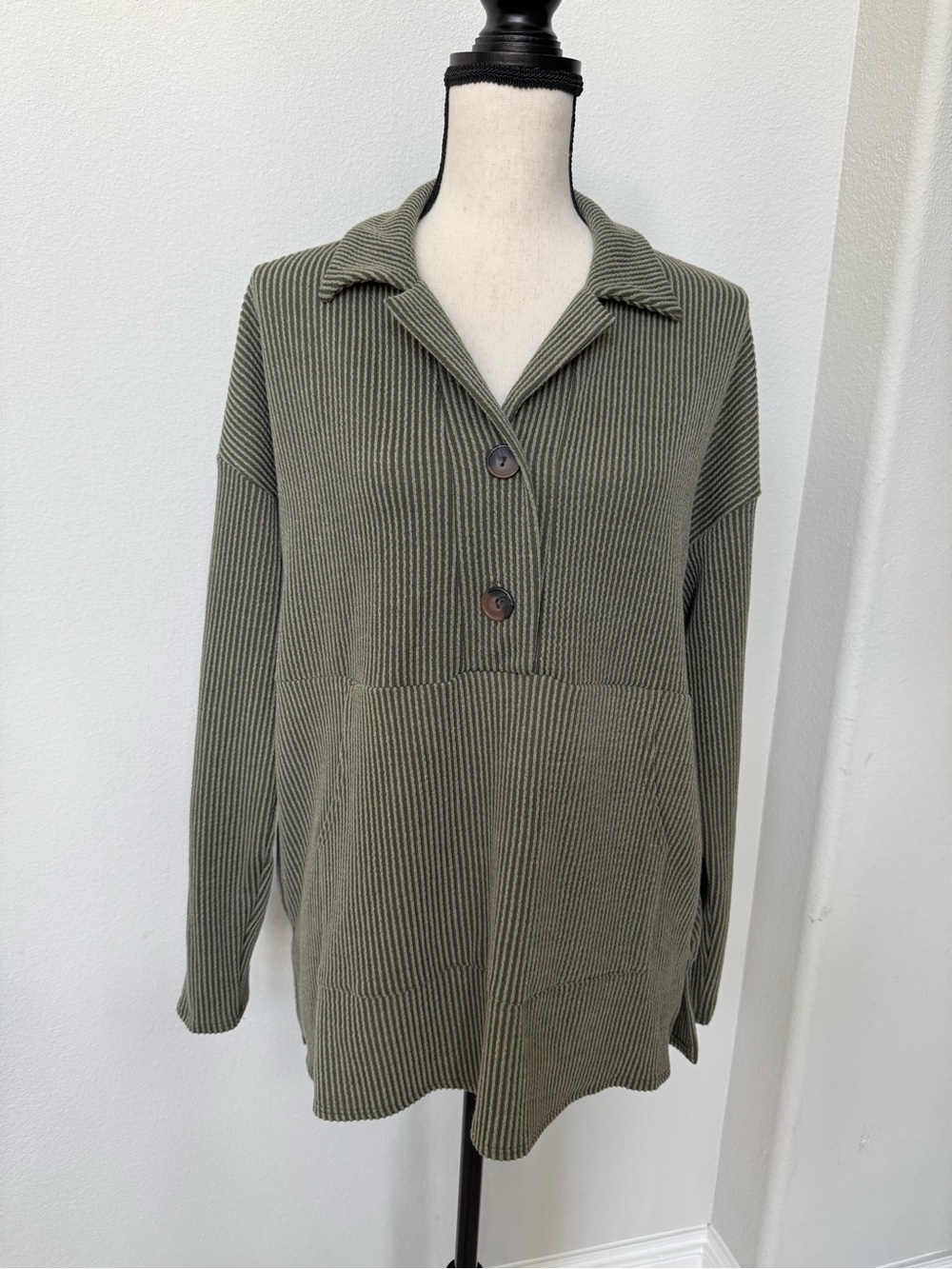 Stylive Olive Ribbed Button-Front Polo - Picture 1 of 10